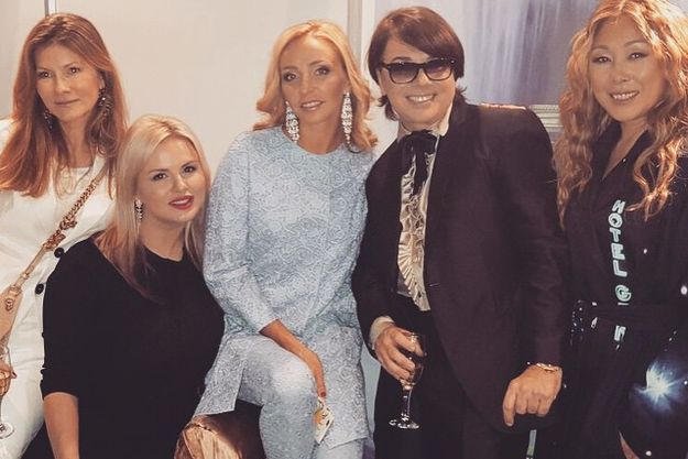 У Анны Семенович украли жилет из норки на показе Юдашкина