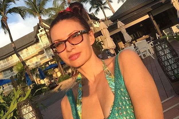 Эвелина Бледанс опубликовала свое детское фото