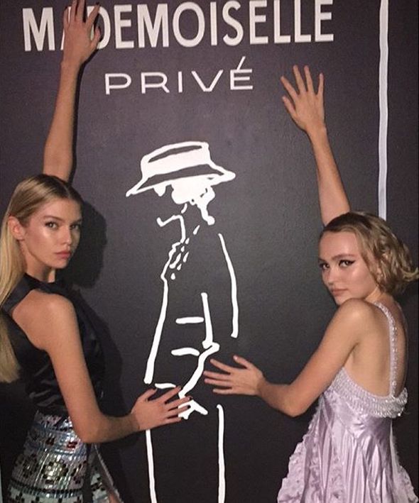 Лили-Роуз Депп и Стелла Максвелл