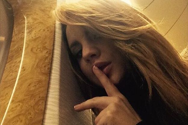 Певица МакSим потеряла документы в самолете