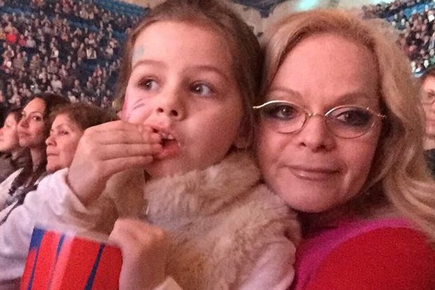Лариса Долина вышла в свет вместе с внучкой