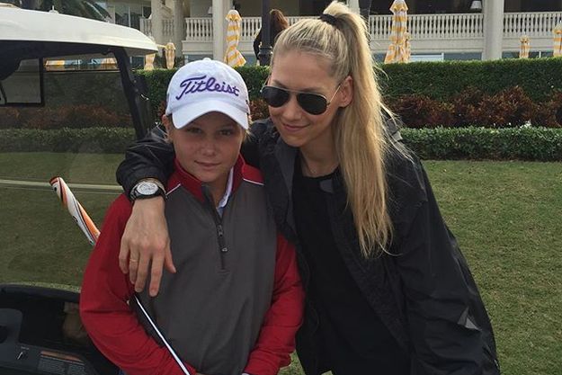 Анна Курникова продемонстрировала обручальное кольцо