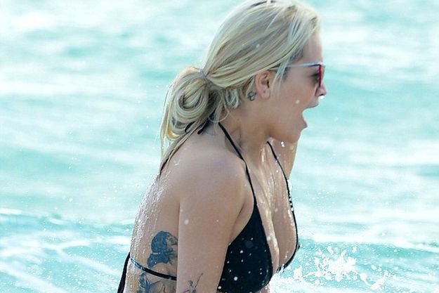 Рита Ора оконфузилась на пляже