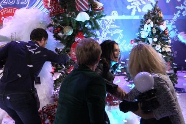 София Ротару упала под елку во время съемок шоу