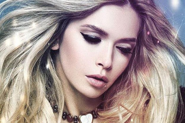 Вера Брежнева потрясла фото в нижнем белье и мехах