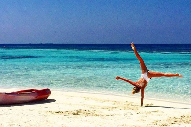 Ирина Дубцова продемонстрировала стойку на одной руке