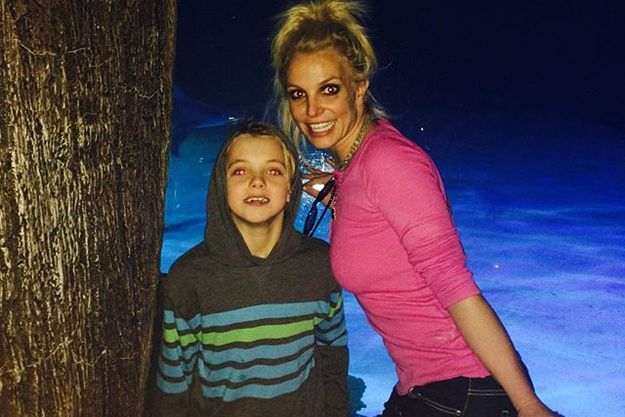 Бритни Спирс продемонстрировала стойку на руках