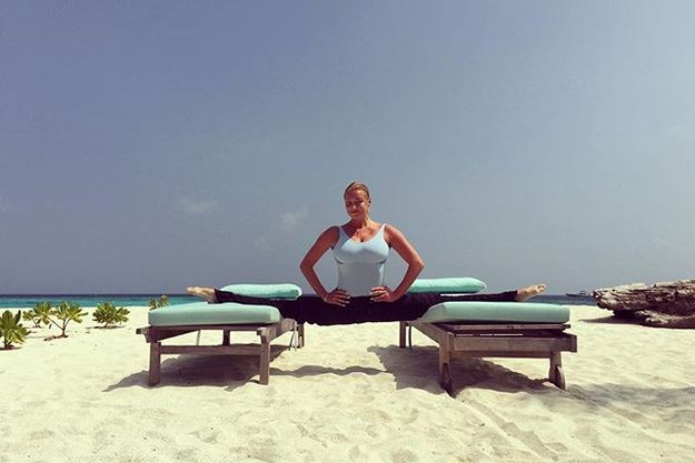 Анастасия Волочкова продемонстрировала растяжку на пляже