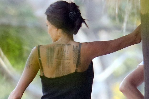 Анджелина Джоли сделала себе три новых тату