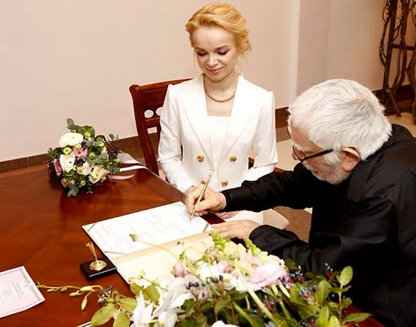 Армен Джигарханян и Виталина Цымбалюк-Романовская