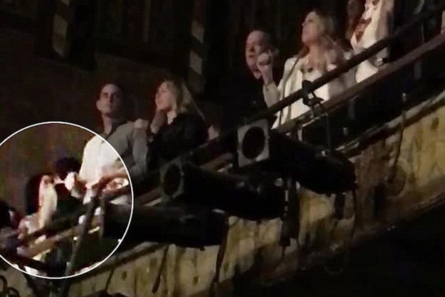 Орландо Блума и Кэти Перри застали за страстными поцелуями