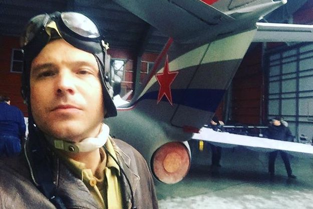 Алексей Чадов примерил образ военного летчика