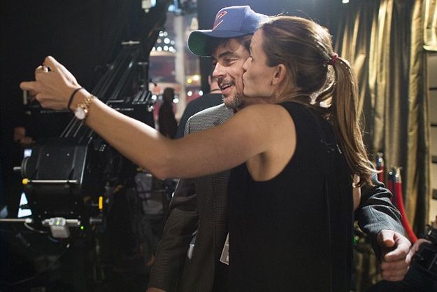 Дженнифер Гарнер зацеловала Бенисио дель Торо на репетиции Оскара