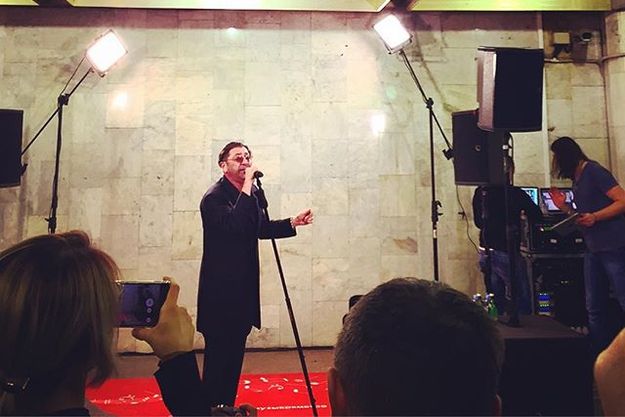 Григорий Лепс спел в московском метро