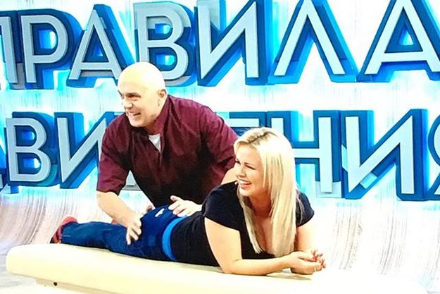 Анна Семенович получила заслуженный массаж ягодиц