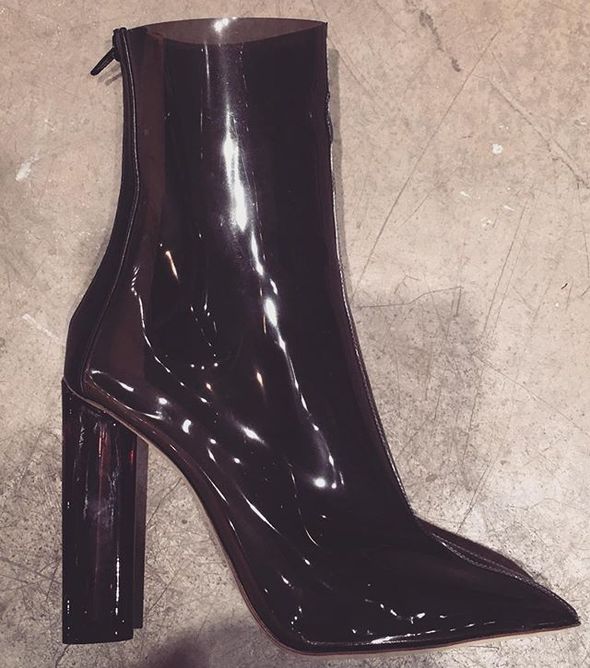 Сапог бренда YEEZY