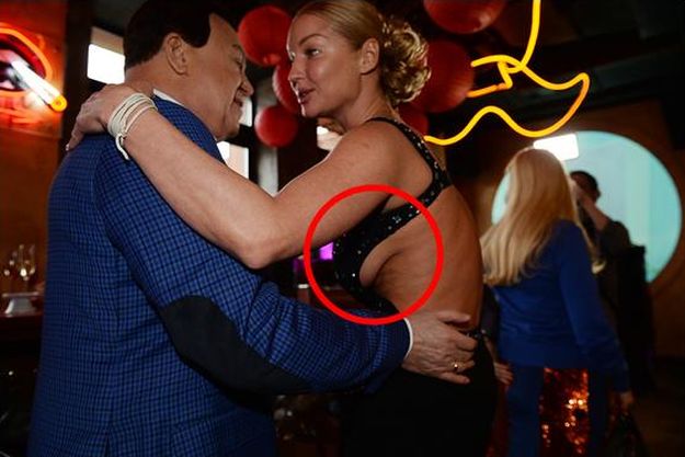 Анастасия Волочкова сверкнула обнаженной грудью в ресторане