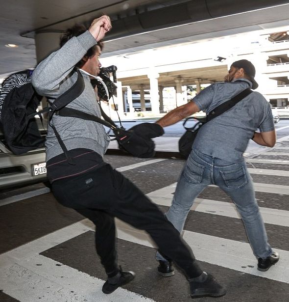 Драка в аэропорту Лос-Анджелеса