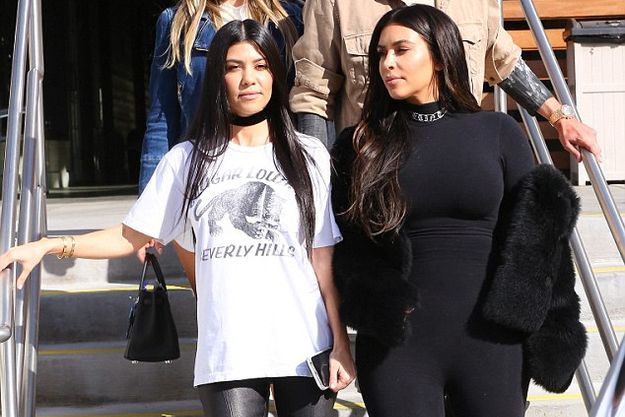 Ким Кардашьян без стеснения показывает фигуру в облегающих нарядах