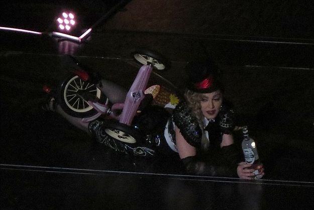 Мадонна шокировала австралийцев своим поведением на сцене