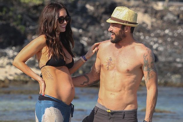 Беременная Меган Фокс с мужем отдыхает на Гавайях