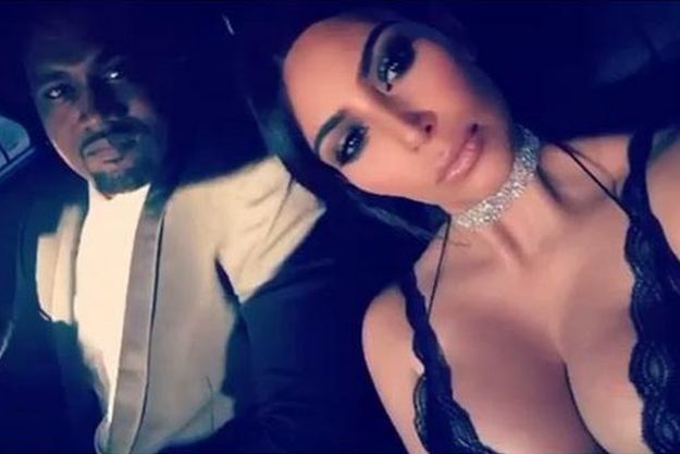 Ким Кардашьян шокировала утренним селфи без макияжа