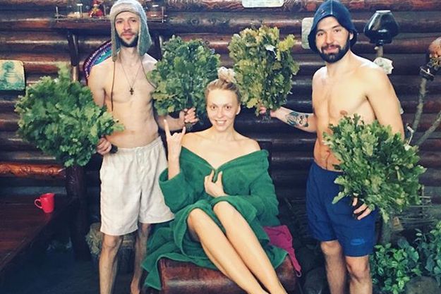 Оля Полякова похвасталась банным селфи