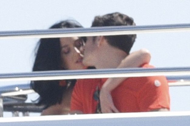 Орландо Блума и Кэти Перри застукали за поцелуями