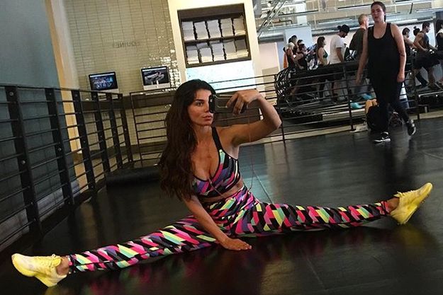 Анна Седокова поразила фанатов растяжкой