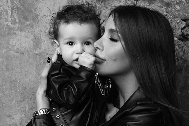 Кэти Топурия впервые показала лицо дочери Оливии