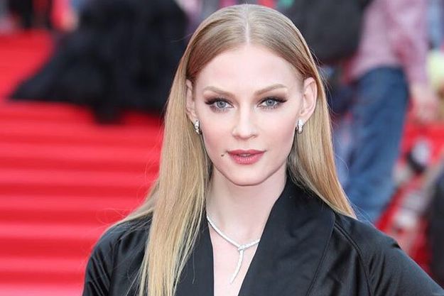 Светлана Ходченкова поразила фото в купальнике на крыше