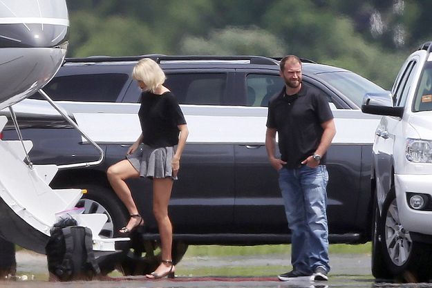 Тейлор Свифт и Том Хиддлстон улетели вместе на частном самолете