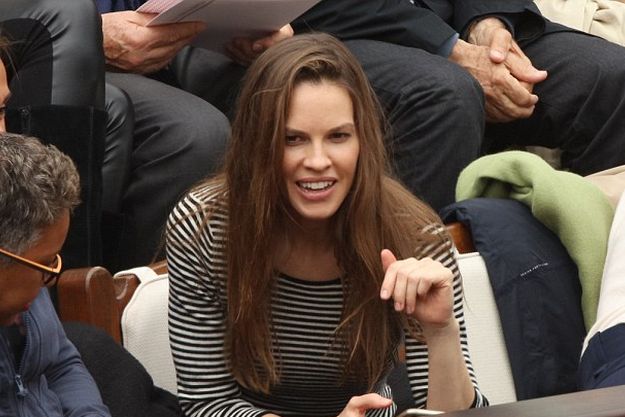 Хилари Суонк разорвала помолвку с женихом