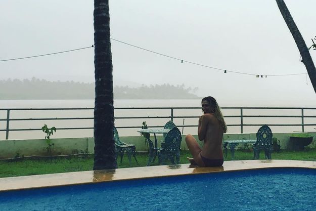 Вера Брежнева опубликовала свое фото топлес