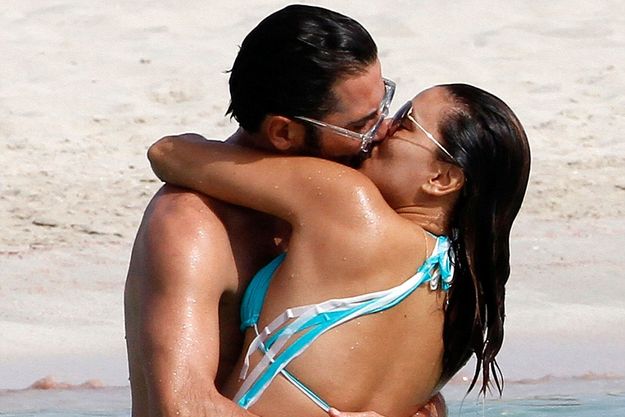 Ева Лонгория засветила фигуру на нудистском пляже