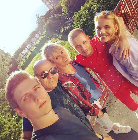 Анна Шульгина с семьей и Сергеем Slem