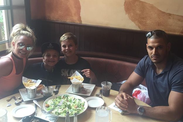 Бритни Спирс закрутила роман с бодигардом?