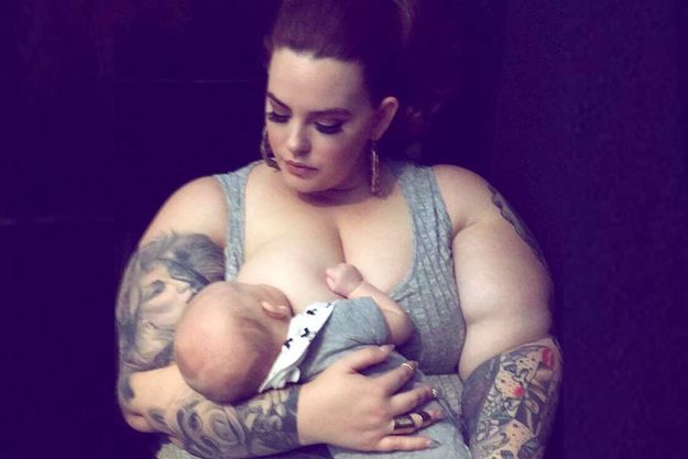 Самая полная модель в мире показала, как кормит сына грудью