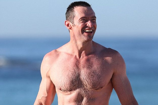 Хью Джекман впечатлил атлетичной фигурой на австралийском пляже