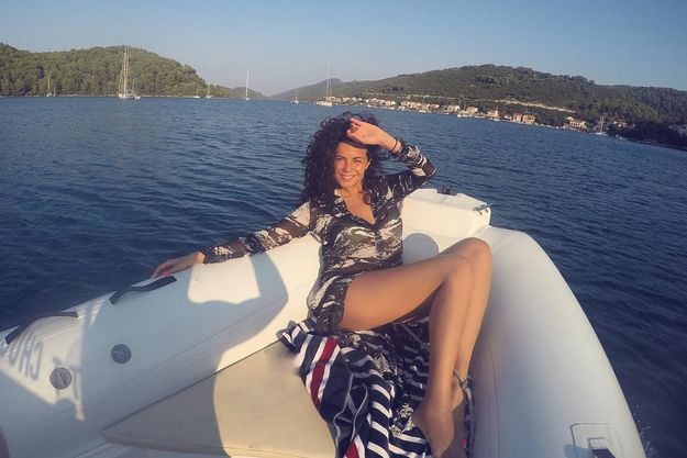 Настя Каменских похвасталась соблазнительным бюстом