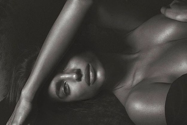 Ирина Шейк полностью обнажилась для мужского глянца