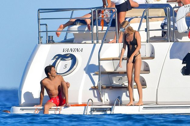 Егор Тарабасов променял Линдси Лохан на длинноногую блондинку