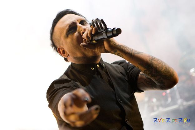 Мерилин Мэнсон сжег библию во время концерта в Лос-Анджелесе