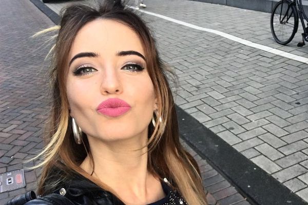 Надя Дорофеева насмешила купальником с лицом Потапа