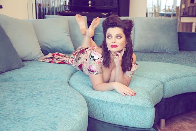 Наташа Королева соблазнила фанатов пышной грудью