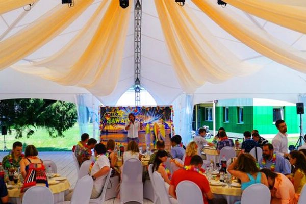 Оригинальная свадьба в шатре на лоне природы