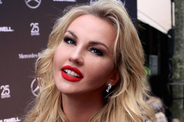 Камалия поразила фигурой в купальнике