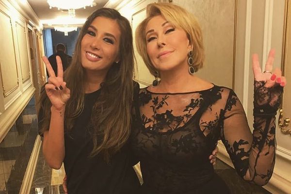 Кэти Топурия показала Любовь Успенскую без бюстгальтера