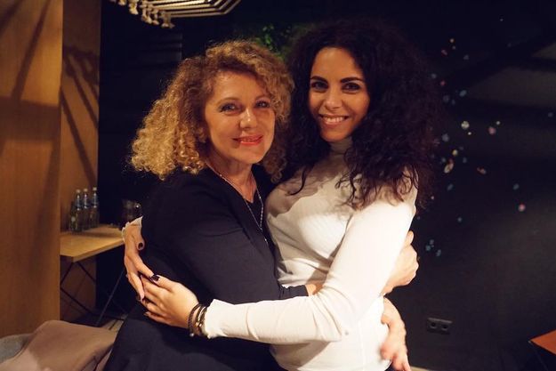 Настя Каменских обнародовала фотографию со своей мамой