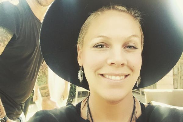 Беременная Пинк удивила обнаженным фото